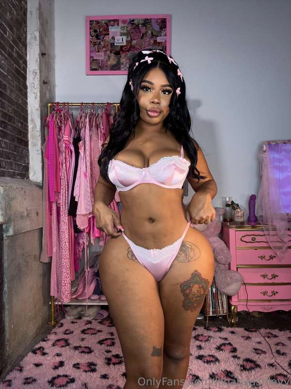 ur favorite baby doll 🎀💗
