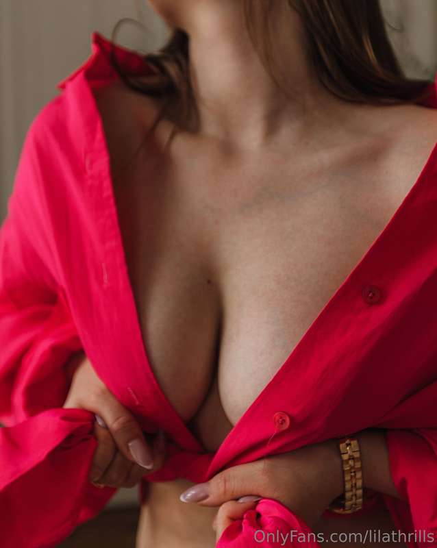 Tell me in the comments how you like my boobs, honey💋🥰