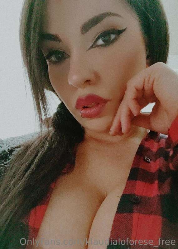In DM vi aspetta un contenuto 🔥🔥🔥🔥 E poi passa su onlyfans.c..