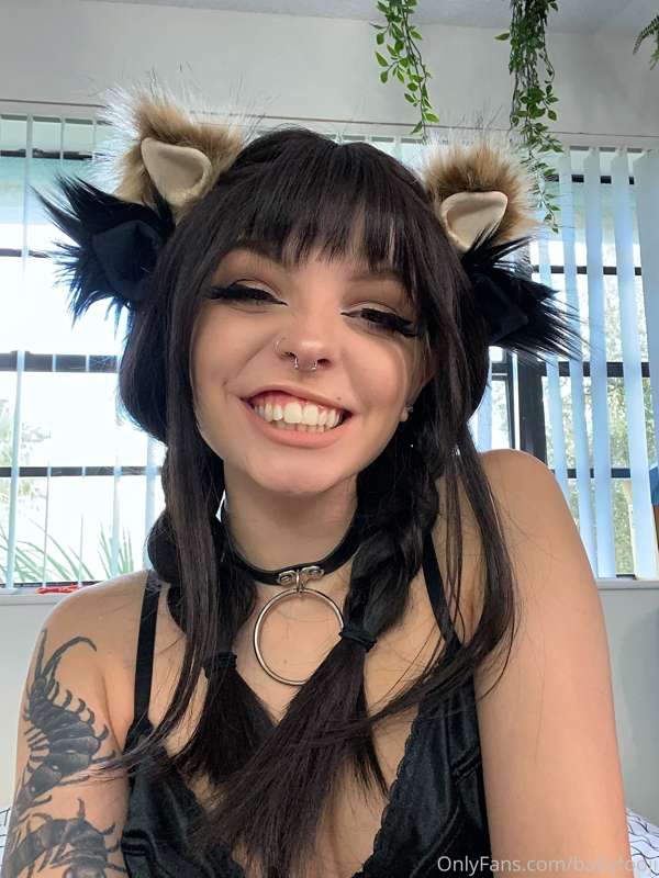 Two eared kitty with tail plug in 🖤🙈🐱 pt. 1 33