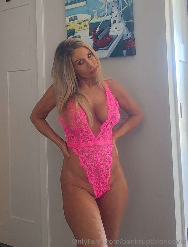 Hottt pinkThis one has definitely gotten too big for meWho w.. 8