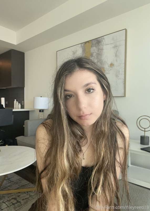 Should I go live tonight?? Dm me💕