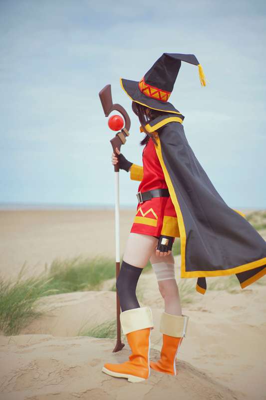 This was a little embarassing 😖 my 1st public cosplay photos.. 5