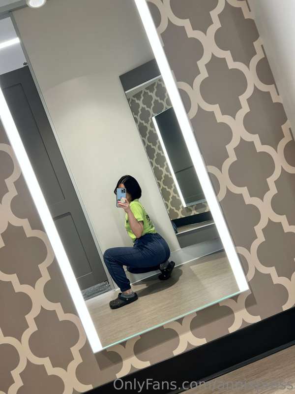 Meanwhile….😳😳 in target dressing room💦
1212121212 5