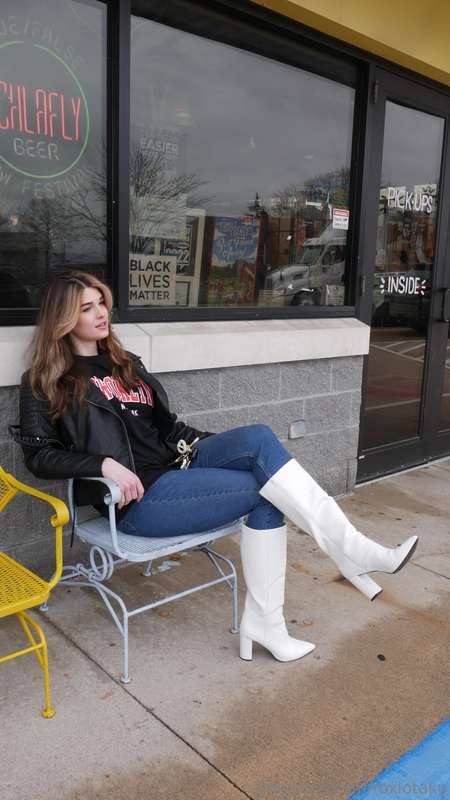 Cooler weather means badass boots and leather jackets 😎 
