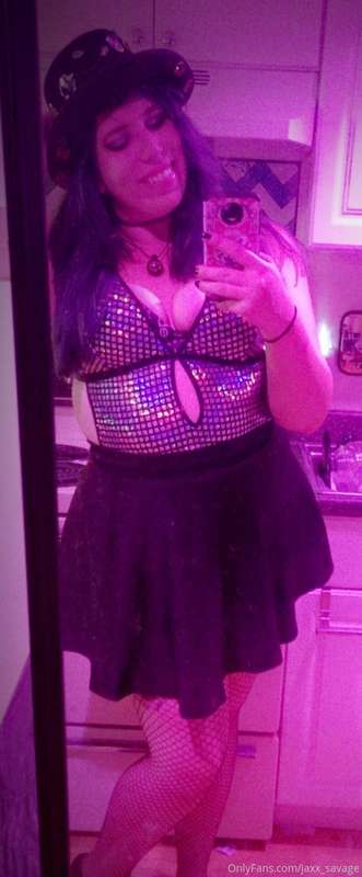 Helloween vibes 🖤🎃🧹🦇 Some pictures feature the beautiful sex.. 23