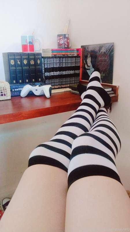 enjoy my thighs 1