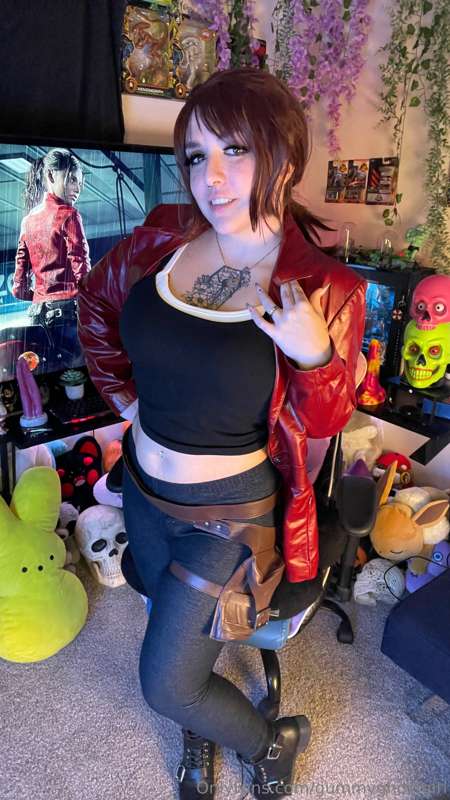 Claire Redfield cosplay! ❤️ which Resident Evil game is your.. 3