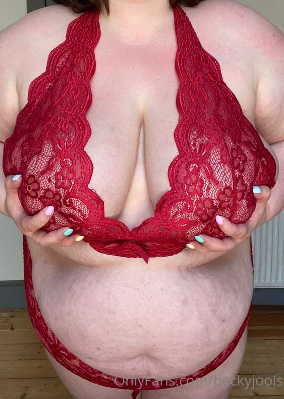 Lordy it’s hot today 🥵 too hot for clothes I think… 😉😘 5