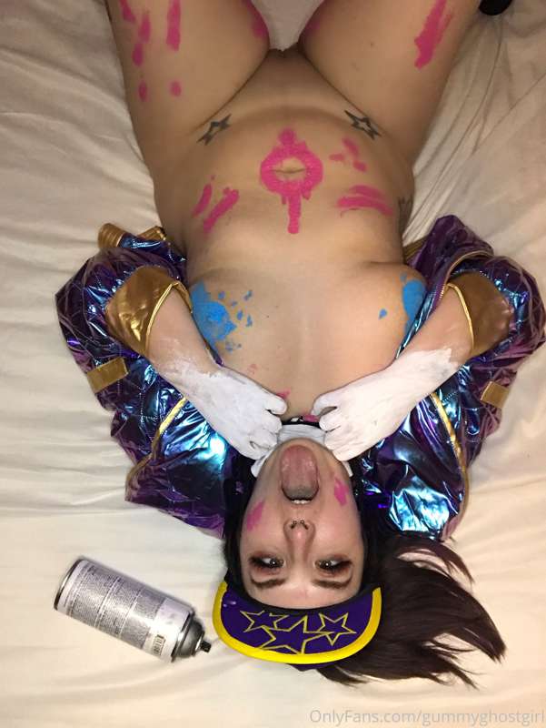 Akali with body paint 💜 31