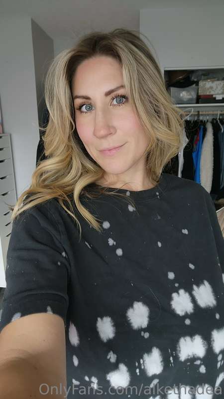 TFW you've been sick forever so you do you hair and makeup t.. 2