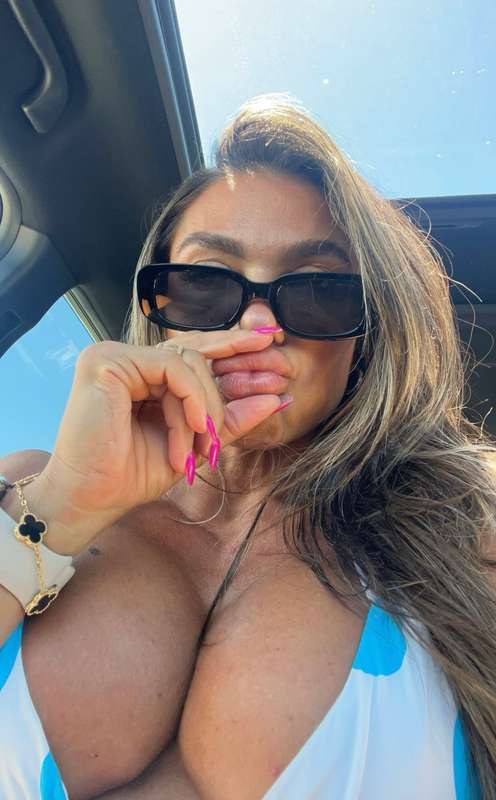 In the back of the Uber like… 🥵😈😋