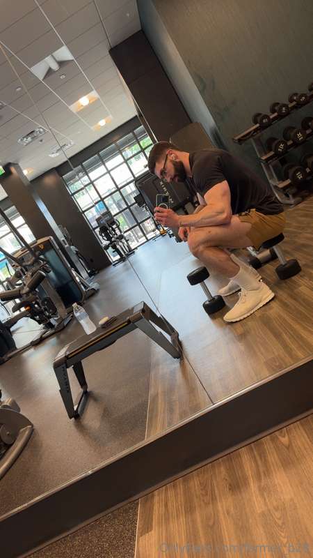 Anyone wanna go under the bench while I lift 😉