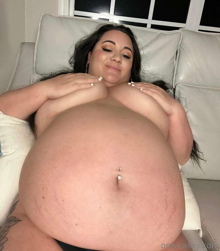 I ate myself sick last night 🤭 Idk what’s wrong with me but .. 8