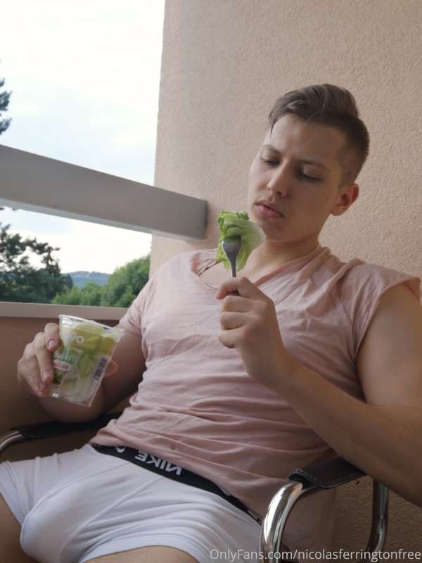 Are you coming for a salad or would you like to eat somethin.. 1