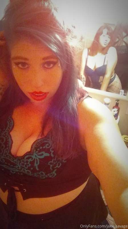 Helloween vibes 🖤🎃🧹🦇 Some pictures feature the beautiful sex.. 14