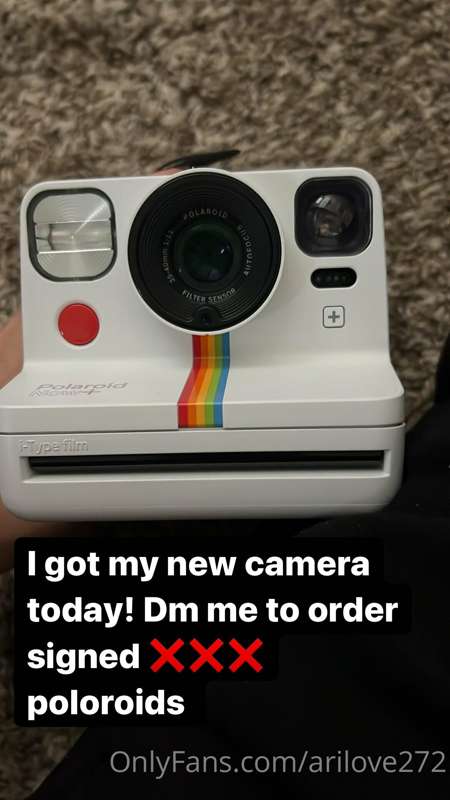 I got my poloroid camera today😍😍 tip $10 for signed bikini p..