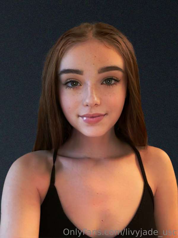 SO ready for summer! ☀️ just getting ready to go shopping 🛍️..
