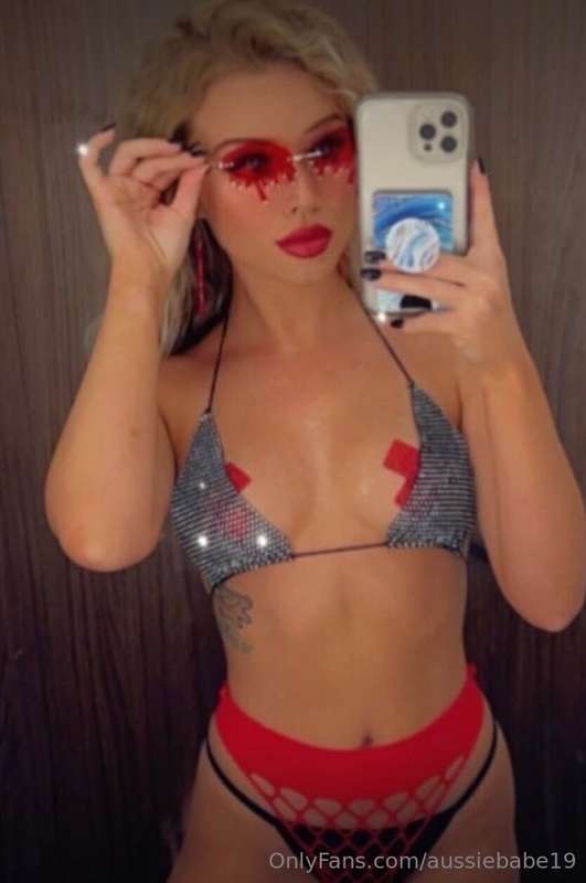Cum see what this petite cutie is all about 😉🔥 College isn’t..