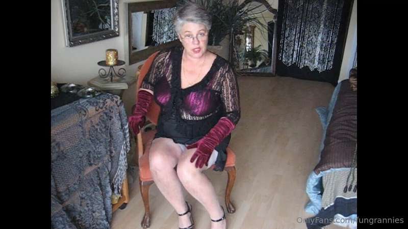 This hot video, of your naughty aunty, shows you what she do.. 2