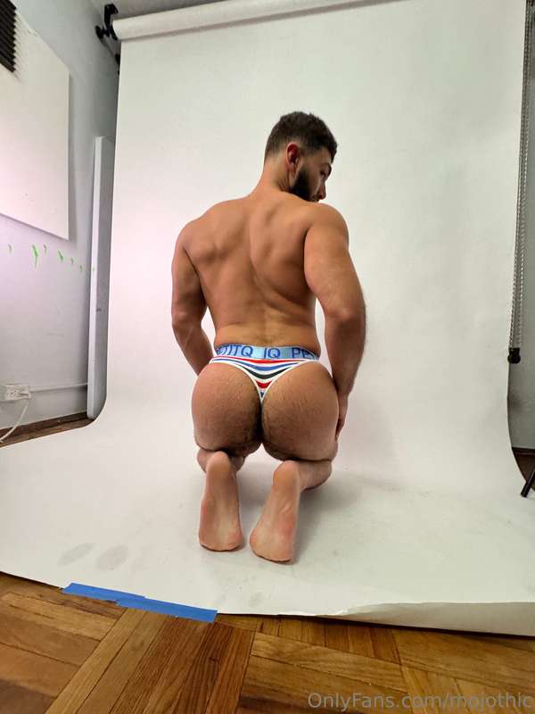 Had a photoshoot today and asked the photographer to get som.. 5