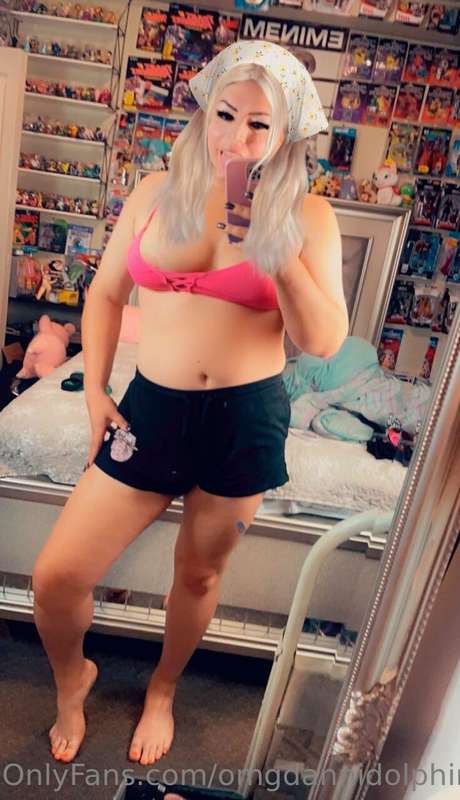 Geeky gals love to show off 💙 2