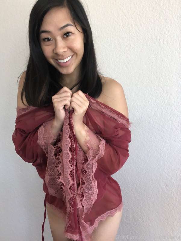 Lots of nipples and sweet bald pussy pics today! Enjoy 🥰 5