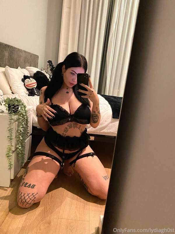 Tell me I’m pretty while you watch me undress and play with ..
