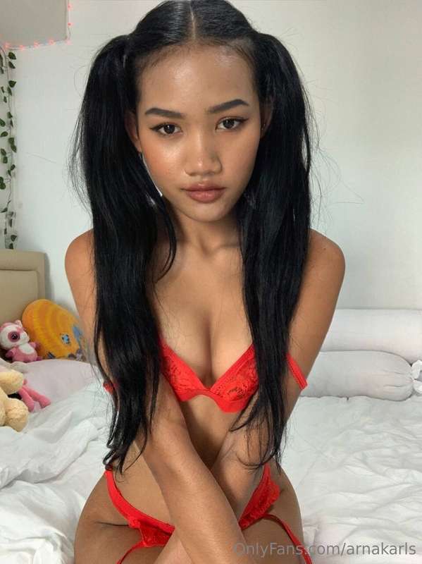 This hottie has only been with Thai guys before,why don’t yo..