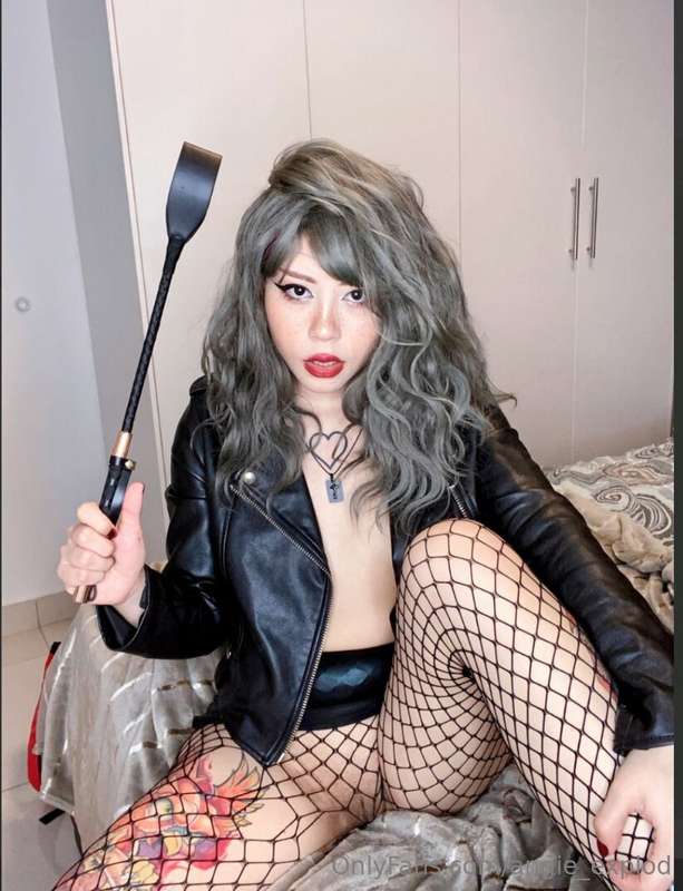Kneel, bitch 😈, when your Mistress @bdsmmistressroxy is befo..