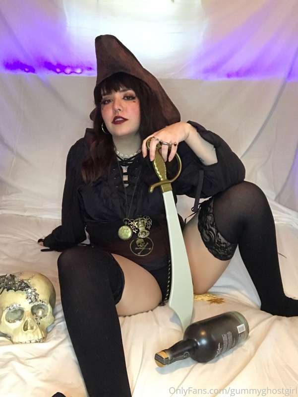 Arrr! Ye lookin’ for some booty? ⚓️ 3