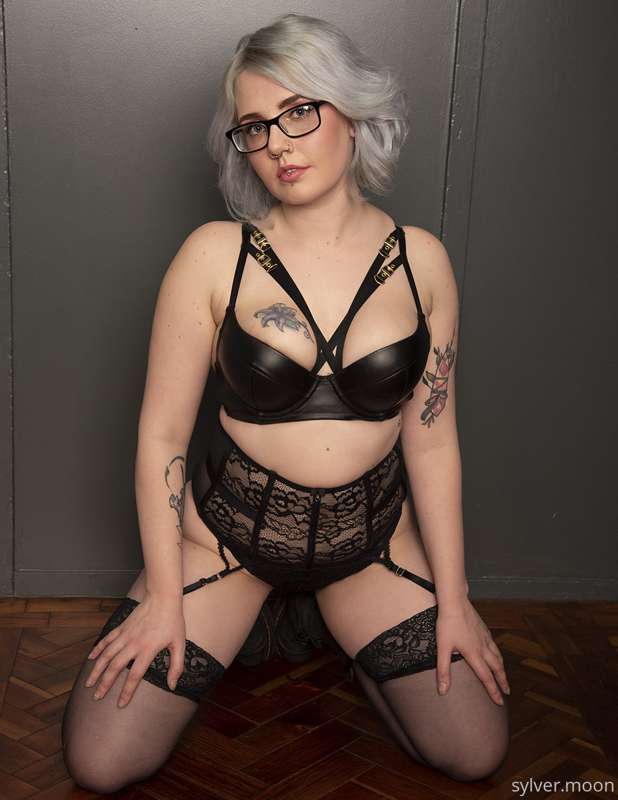 Part 1 of a shoot with Kat Attack 😍 1