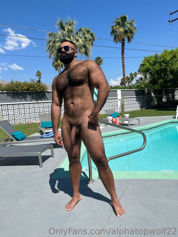Greetings from Palm Springs ☀️🌴
Start swiping 😏 3