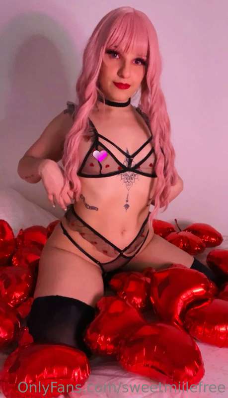 I take off my bra for you👅