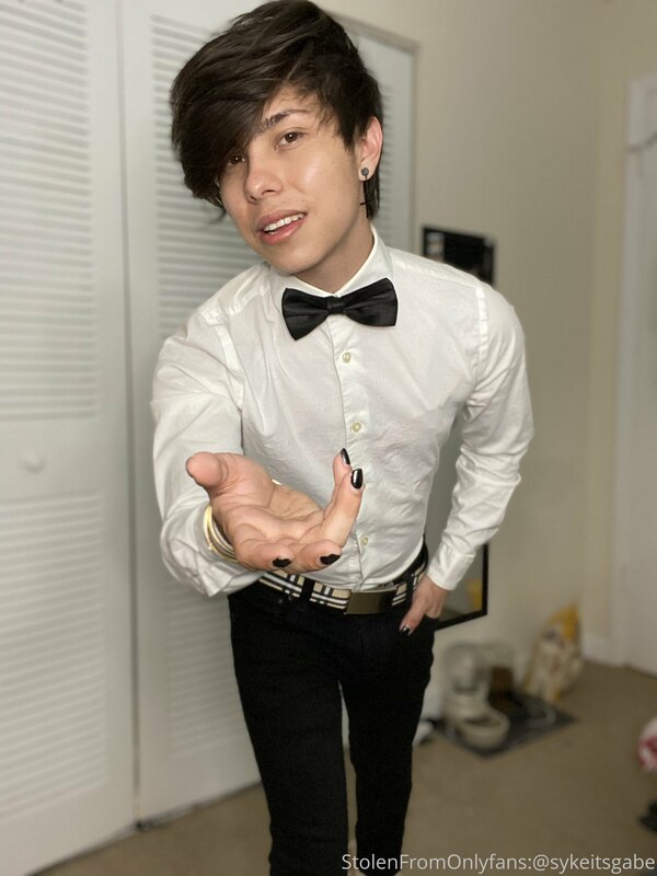 Soooo, anyone into guys in suits like I am ?? Here’s the pic.. 4