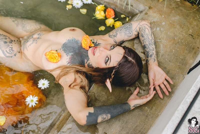 Float away with @marjo_sg in her #setoftheday, Ethereal Beau.. 4