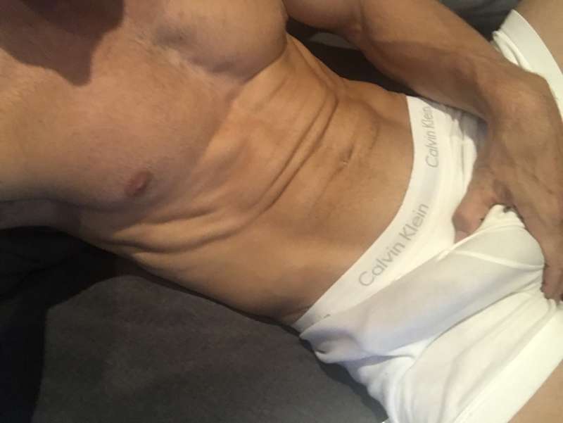 About to jerk off in these white calvins💦 3
