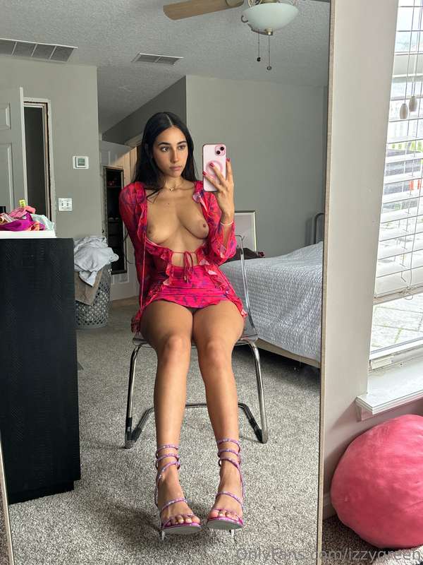 oops sorry the tie came undone 🤭  ps. No live tonight!! enjo.. 1