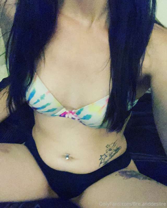 Wanna help me undress feeling frisky 🔥