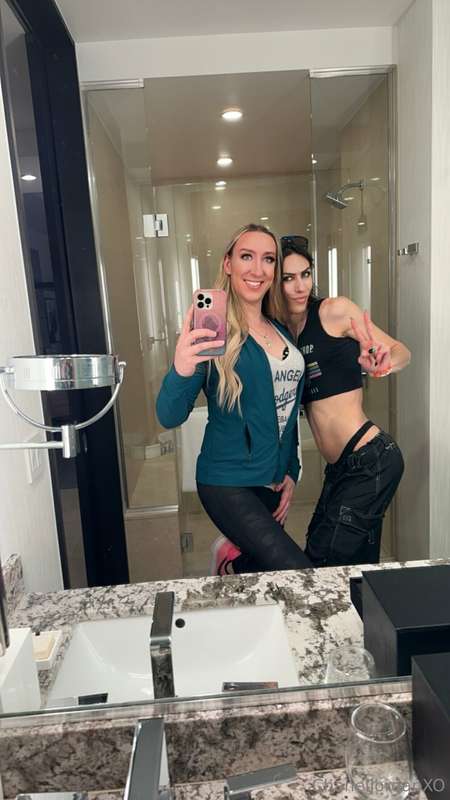 Back in Vegas with the hottie @sky-anthro ! Maybe a fan will..