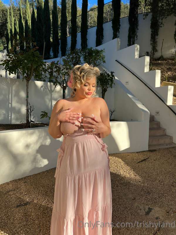 pregnancy boobs be hitting different ;) how much bigger do y.. 6
