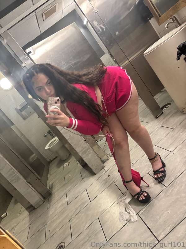 Here’s some last night pics even tho I almost died last nigh.. 13