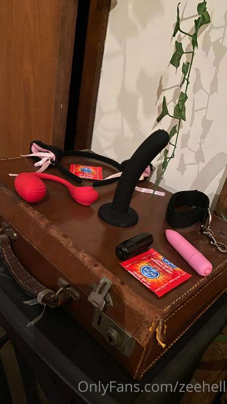 some of my favourite toys >:)))) i got the pink one gifted t.. 3