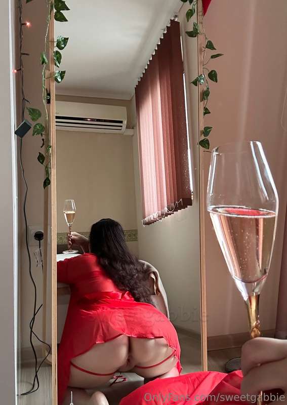 What better way to end the year than with a glass of bubbly .. 6