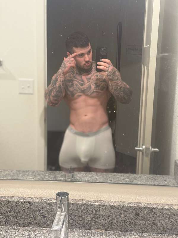 Hello there…. Now bend over 😈 2