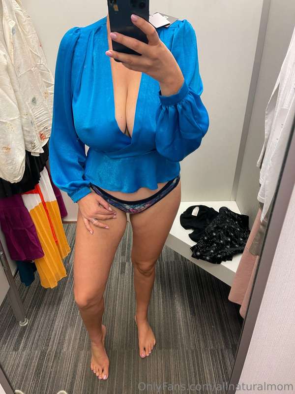 Random lunch break dressing room try on 😜 8