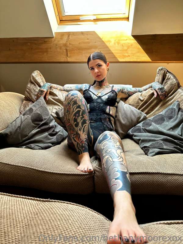 im also looking for a foot stall... any more volunteers? 😏 🦶..
