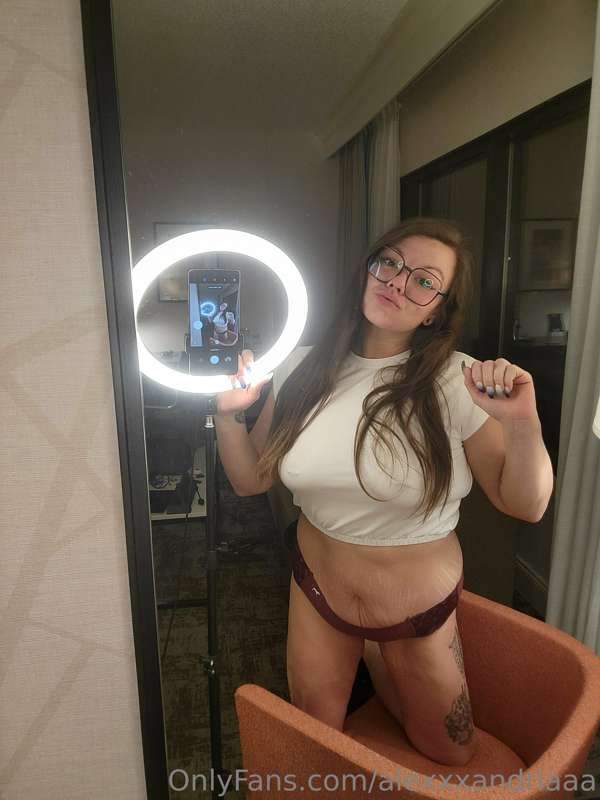 Alexxxandriaaa - Onlyfans - 28 Dec, 2022