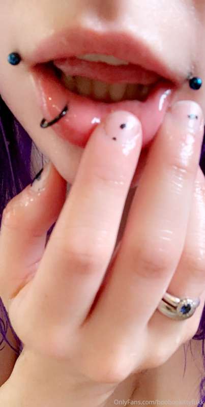 😈