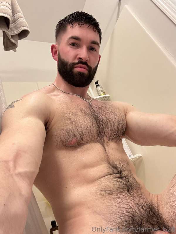 Who wants to get on their knees for me 😈 1